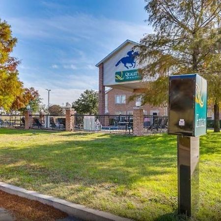 Quality Inn & Suites Fort Worth Exterior photo